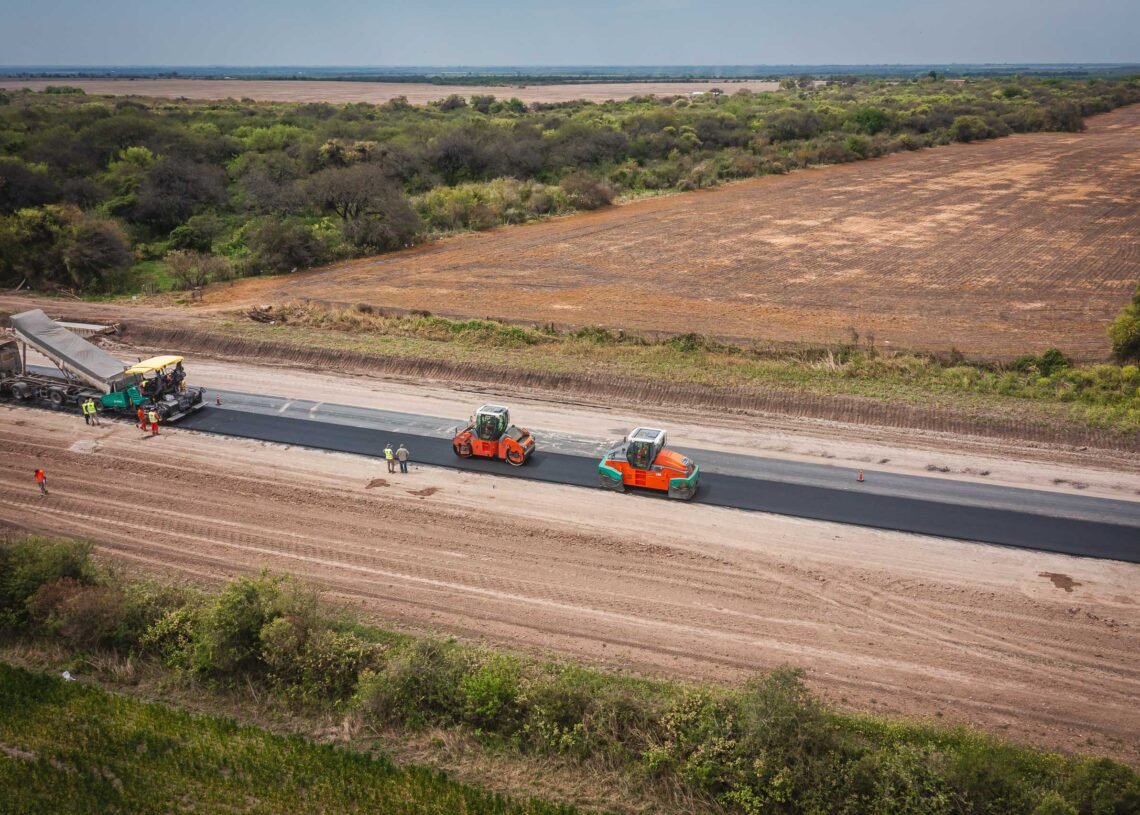 Paraná: sigue la obra de pavimentación del ingreso a Puerto Curtiembre desde la ruta provincial 8