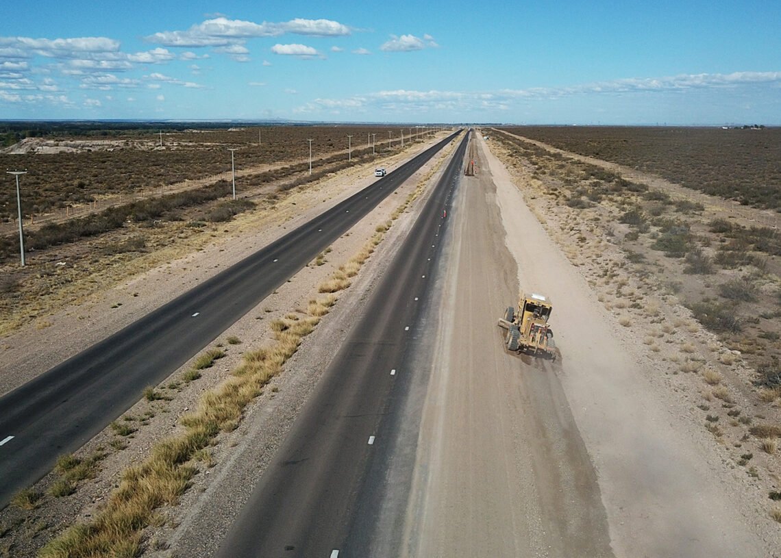 Río Negro firmó el contrato para repavimentar las rutas 1 y 51