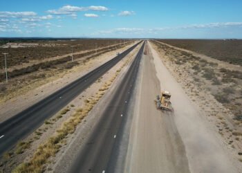 Río Negro firmó el contrato para repavimentar las rutas 1 y 51